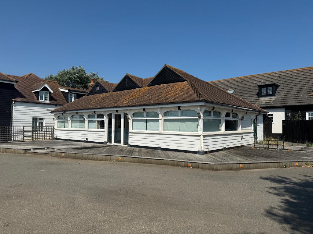 Lot: 90 - FORMER COOKERY SCHOOL WITH PLANNING FOR CONVERSION TO RESIDENTIAL - The property front and side view